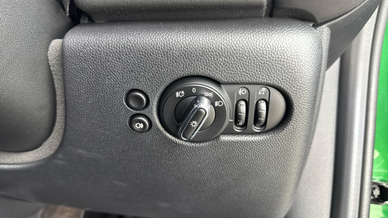 MINI Hatchback 135kW Cooper S Level 2 33kWh 3dr Auto Electric Hatchback